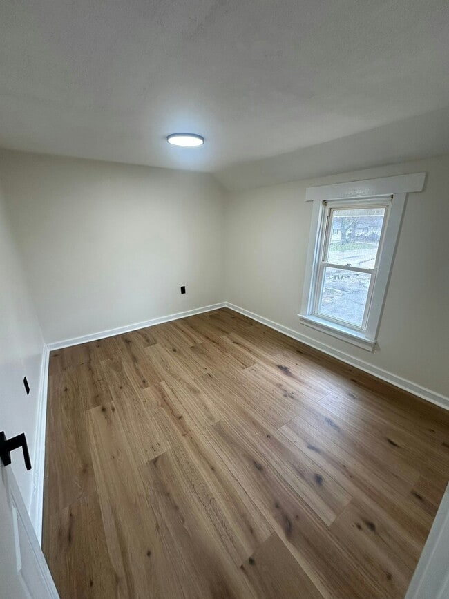 Building Photo - 125 E Market St