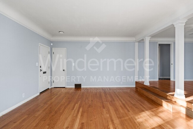 Building Photo - South Hill Charm