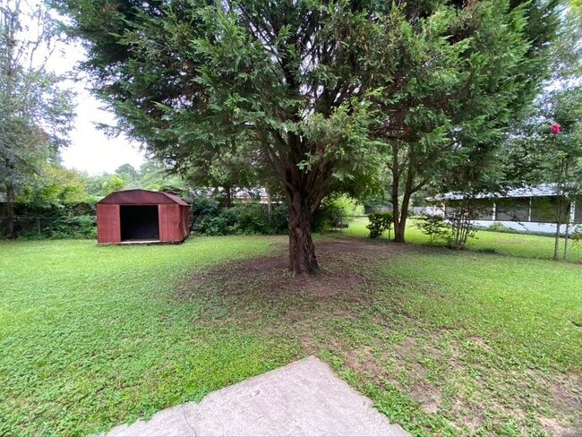 Building Photo - 205 Powell Dr