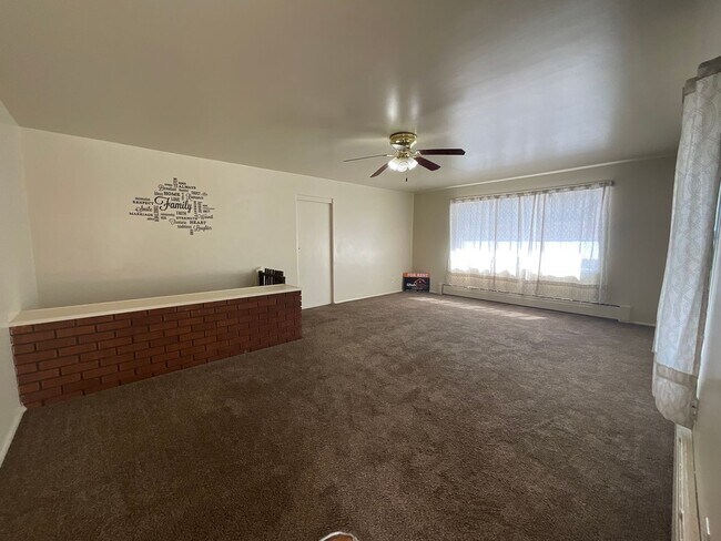 Building Photo - 484 38th St