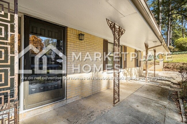 Building Photo - 2542 Melinda Dr NE