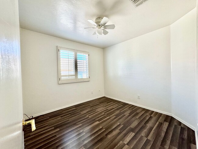 Building Photo - 3BR/2BA/2CG, 1337 sq.ft. rental in Sierra ...