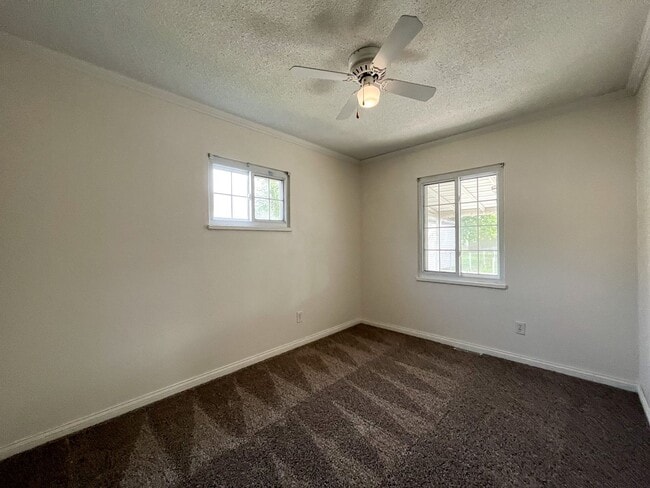 Building Photo - 3 bedroom maumee schools