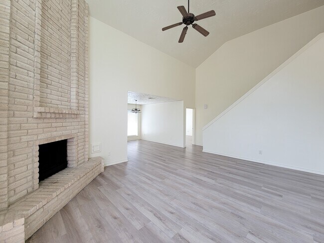Building Photo - 2118 Creekshire Dr