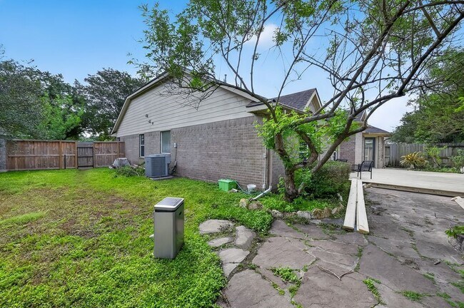 Building Photo - 12747 Silver Rod Ln