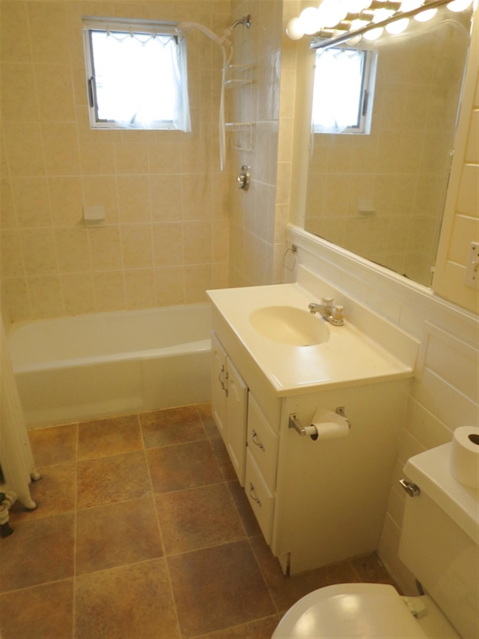 Building Photo - 5 Freeman St