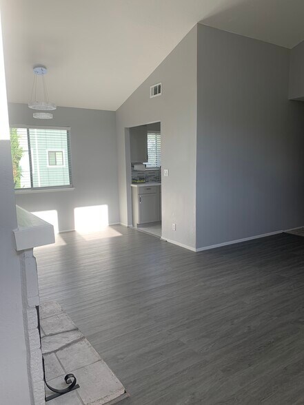 Building Photo - 1072 Maywood Ln