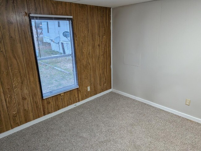 Building Photo - 2400 Oaklawn Blvd