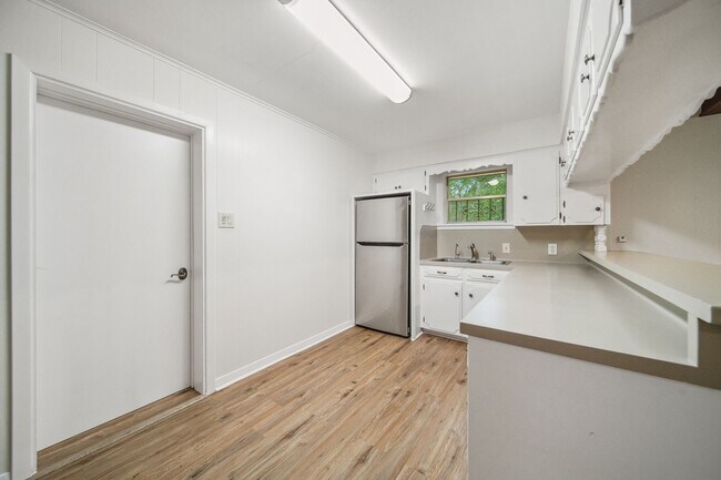 Building Photo - 2019 N Thompson St