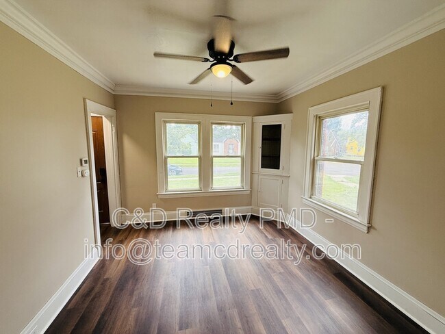 Building Photo - 16105 Walden Ave
