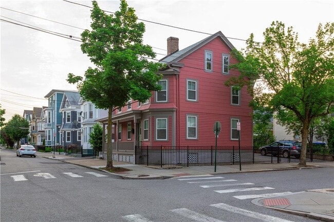 Building Photo - 185 Carpenter St