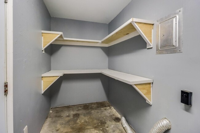 Building Photo - 15744 Parkwood Dr S