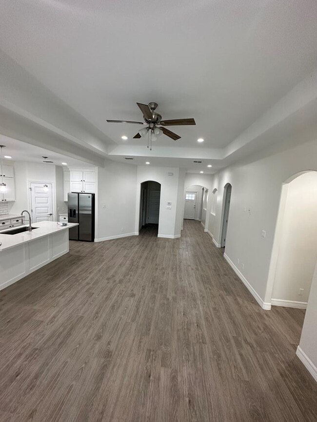 Building Photo - 113 Torrey Pines Dr