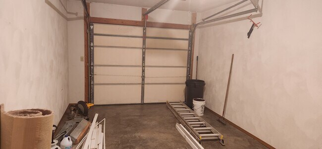 Building Photo - 403 Short St