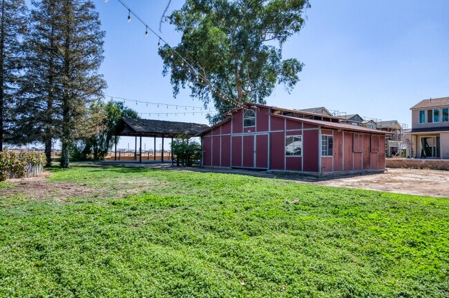 Building Photo - 4105 E Perrin Ave