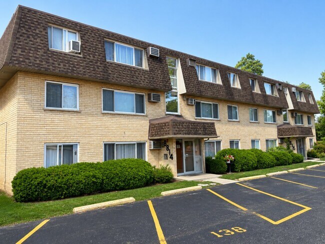 Building Photo - 8814 Briar Ct