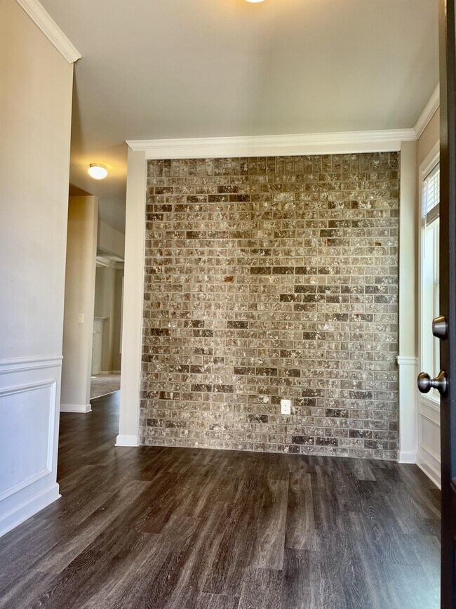 Building Photo - 7260 Silk Tree Pointe