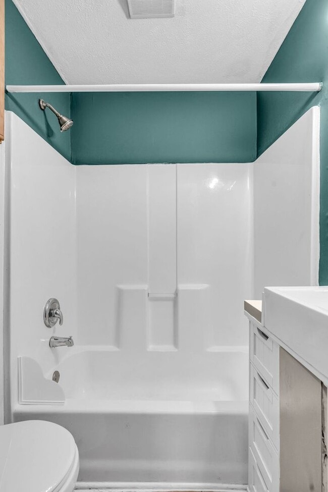 Building Photo - Cute and Cozy 2 bd/1 bath Home in Madison!