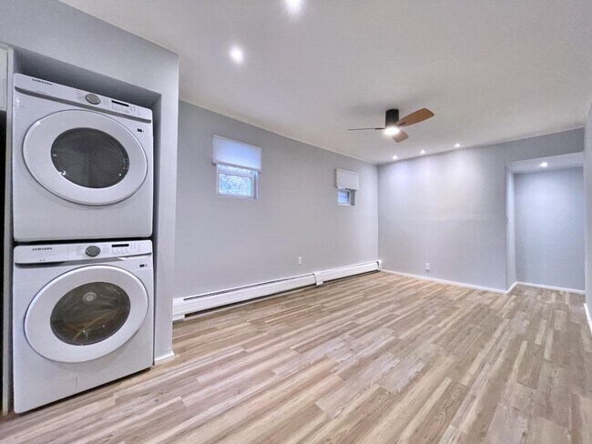 Building Photo - 259 3rd St