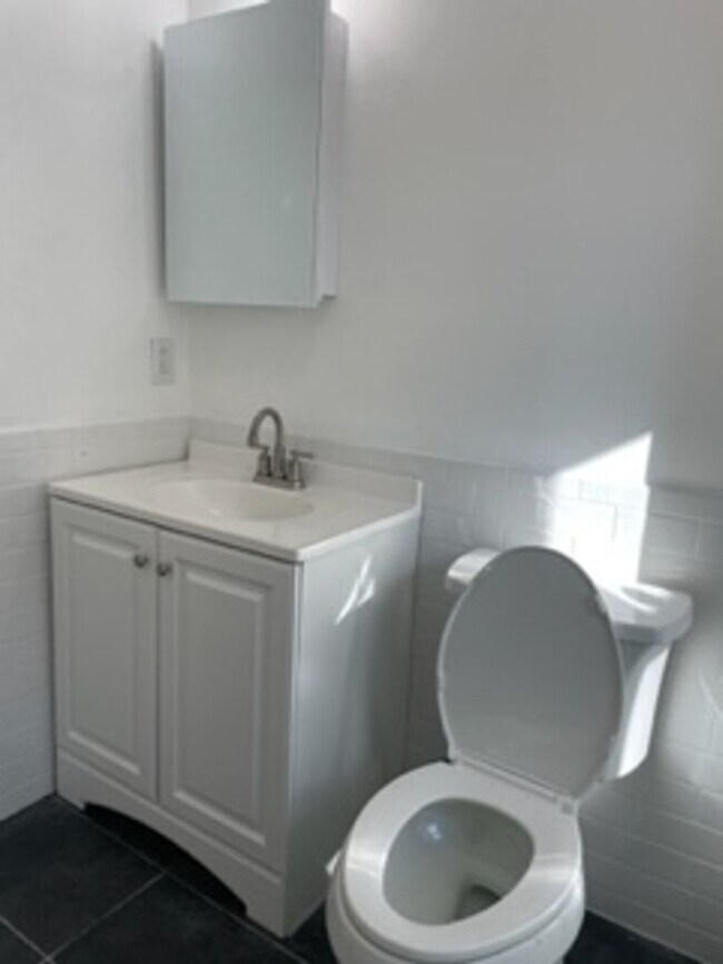 Building Photo - Beautiful 3 Bedroom House for Rent in Neptune!
