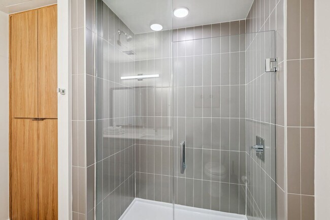 Building Photo - 222 E Jefferson St