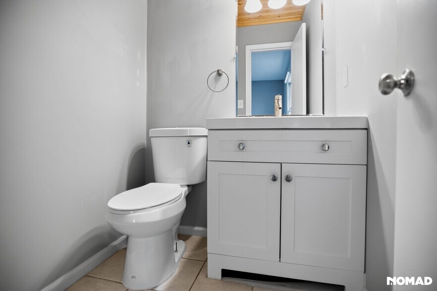 Ensuite Half BAth - 116 Lookout Dr