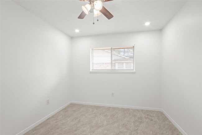 Building Photo - 111 Montrose Cir