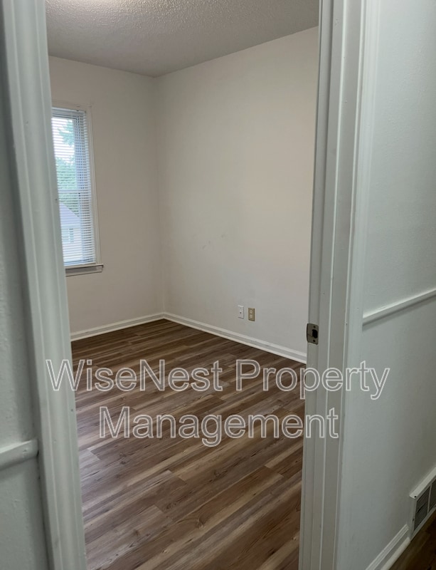 Building Photo - 805 W 39 St N