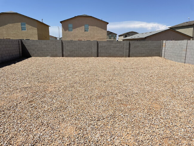 Building Photo - "Spacious 4-Bed Oasis in Coolidge, AZ – 18...