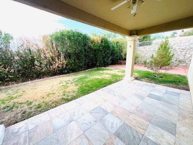 Building Photo - Stunning 4 bedroom, 3 bath home in West El...