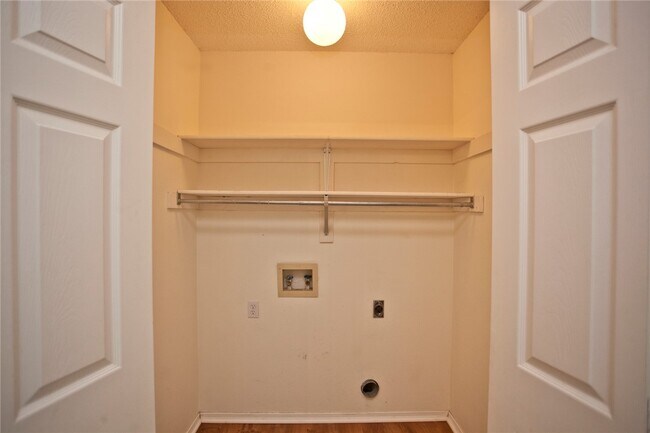 Building Photo - 58 Holly Dr
