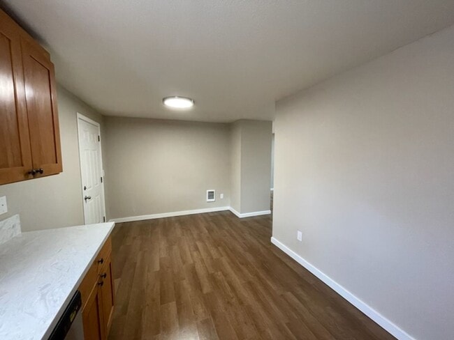 Building Photo - **APRIL MOVE-IN SPECIAL** Newly Remodeled 3 Bedroom Ranch Style Home