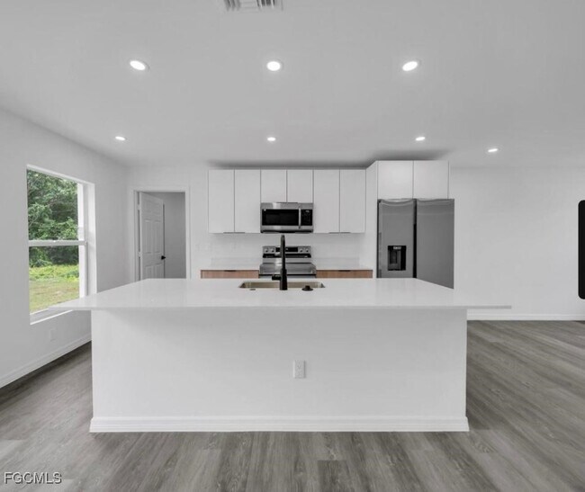 Building Photo - 382 McArthur Blvd