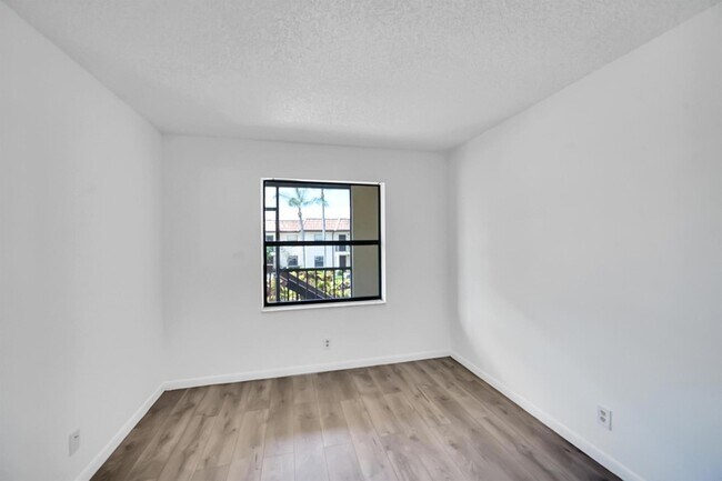 Building Photo - 7226 Golf Colony Ct