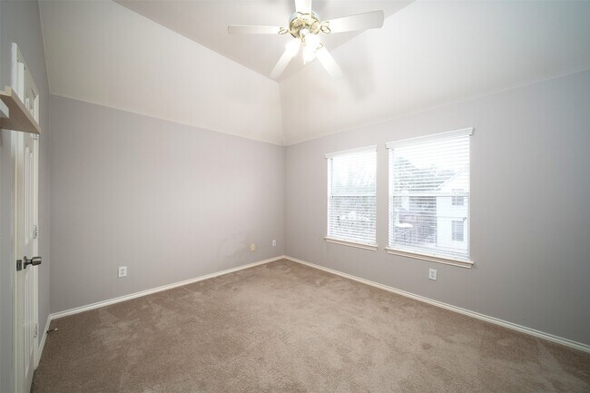 Building Photo - 3627 Midland Dr