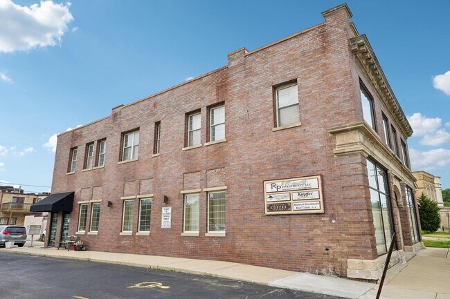 Building Photo - 1111 55th St