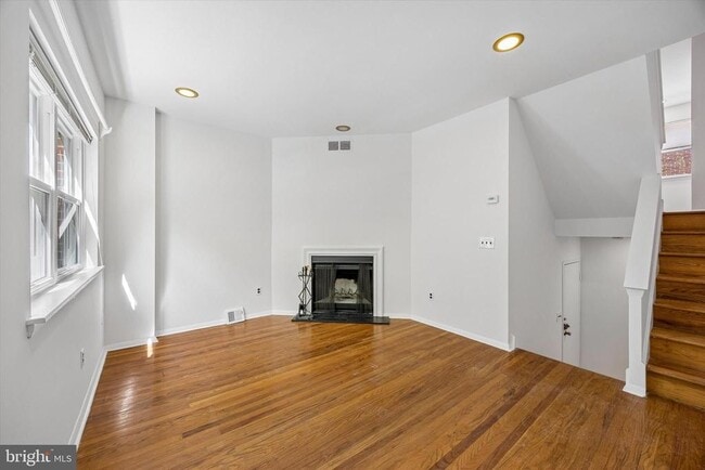 Building Photo - 517 S Randolph Ct