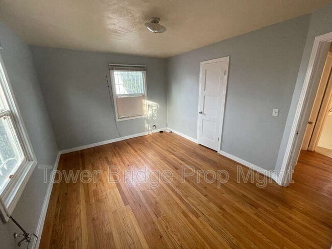 Building Photo - 2871 32nd Ave