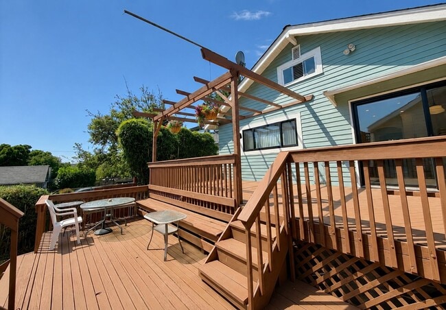 Building Photo - Fully Remodeled Ballard 5 Bed/2 Bath Home w/ A/C!
