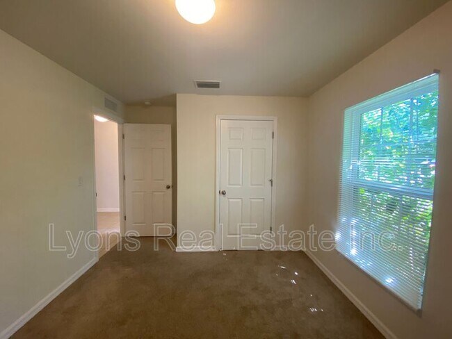 Building Photo - 5521 Gillot Blvd