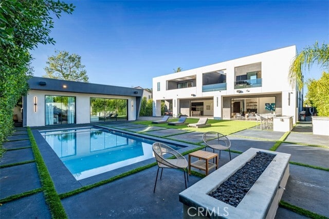 Building Photo - 13016 Chandler Blvd