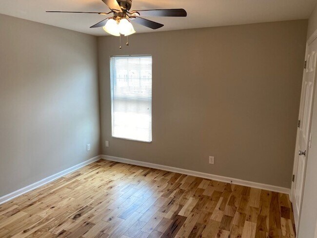 Building Photo - Convenient location in Murfreesboro