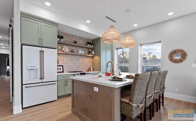 Building Photo - 211A W Mesquite St