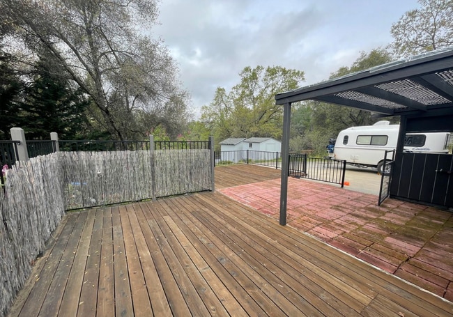 Deck - 4394 Fowler Ln