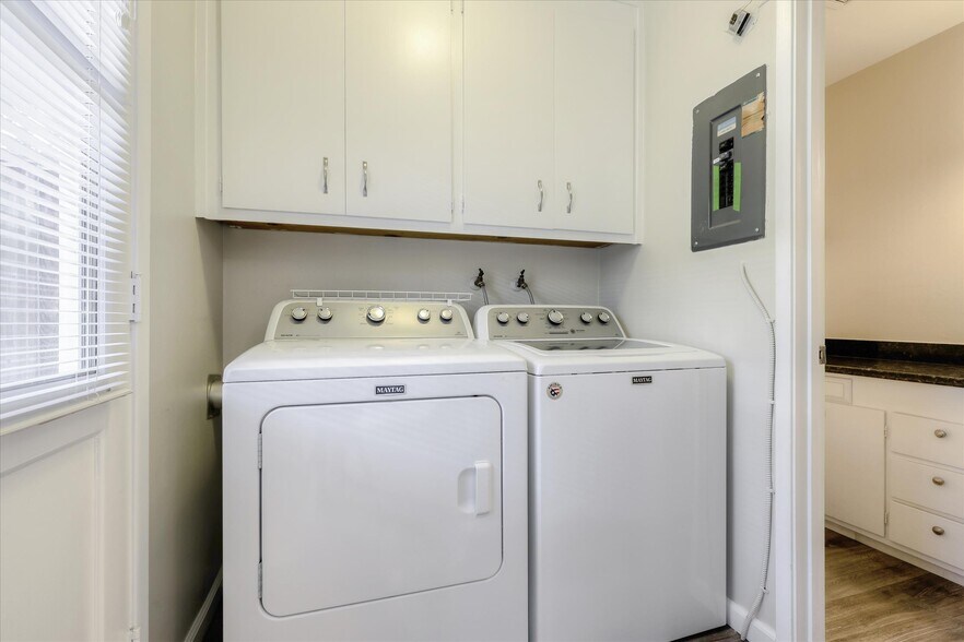 Building Photo - 66 Miramonte Dr