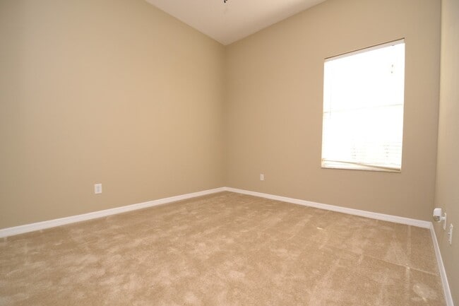 Building Photo - Fantastic fully upgraded 4 BR Oviedo Pool ...