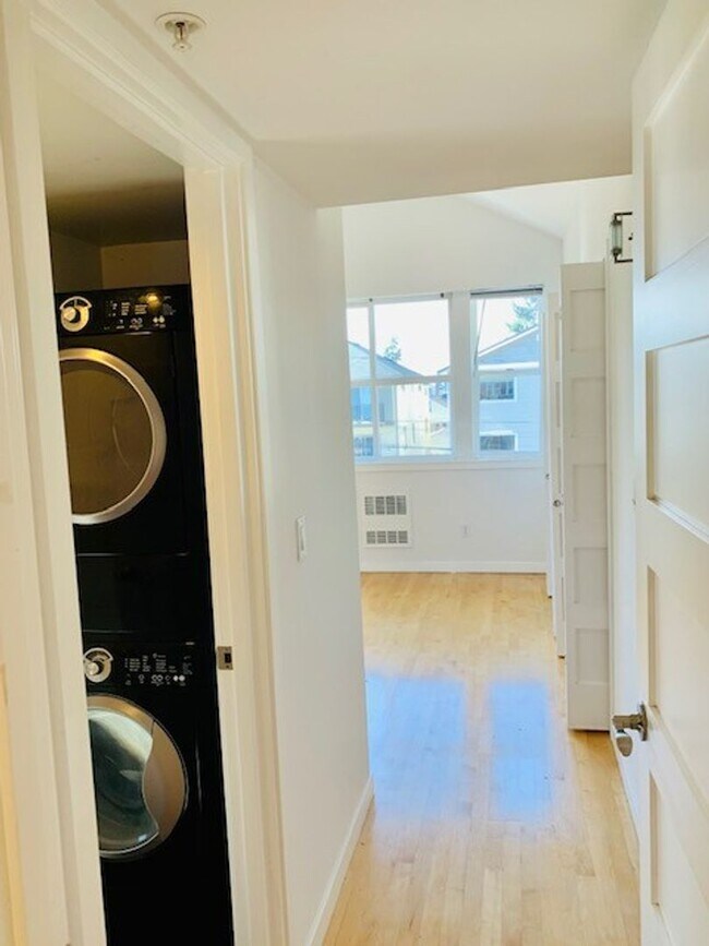 Building Photo - FAIRYTALE OF 2446 LLC ALKI