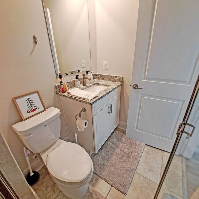 Building Photo - Gorgeous 4-Level Townhome with Rooftop Ter...