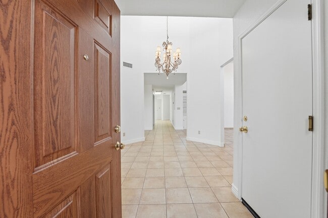 Building Photo - Welcome to this stunning 3-bedroom, 2-bathroom home in the heart of Scottsdale, AZ *RENT SPECIAL*