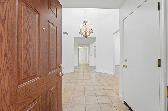 Building Photo - Welcome to this stunning 3-bedroom, 2-bathroom home in the heart of Scottsdale, AZ